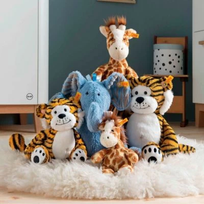 Steiff Kuscheltier Girta Giraffe Soft Cuddly Friends 28cm 4 Steiff Kuscheltier Girta Giraffe Soft Cuddly Friends 28cm – Bild 2