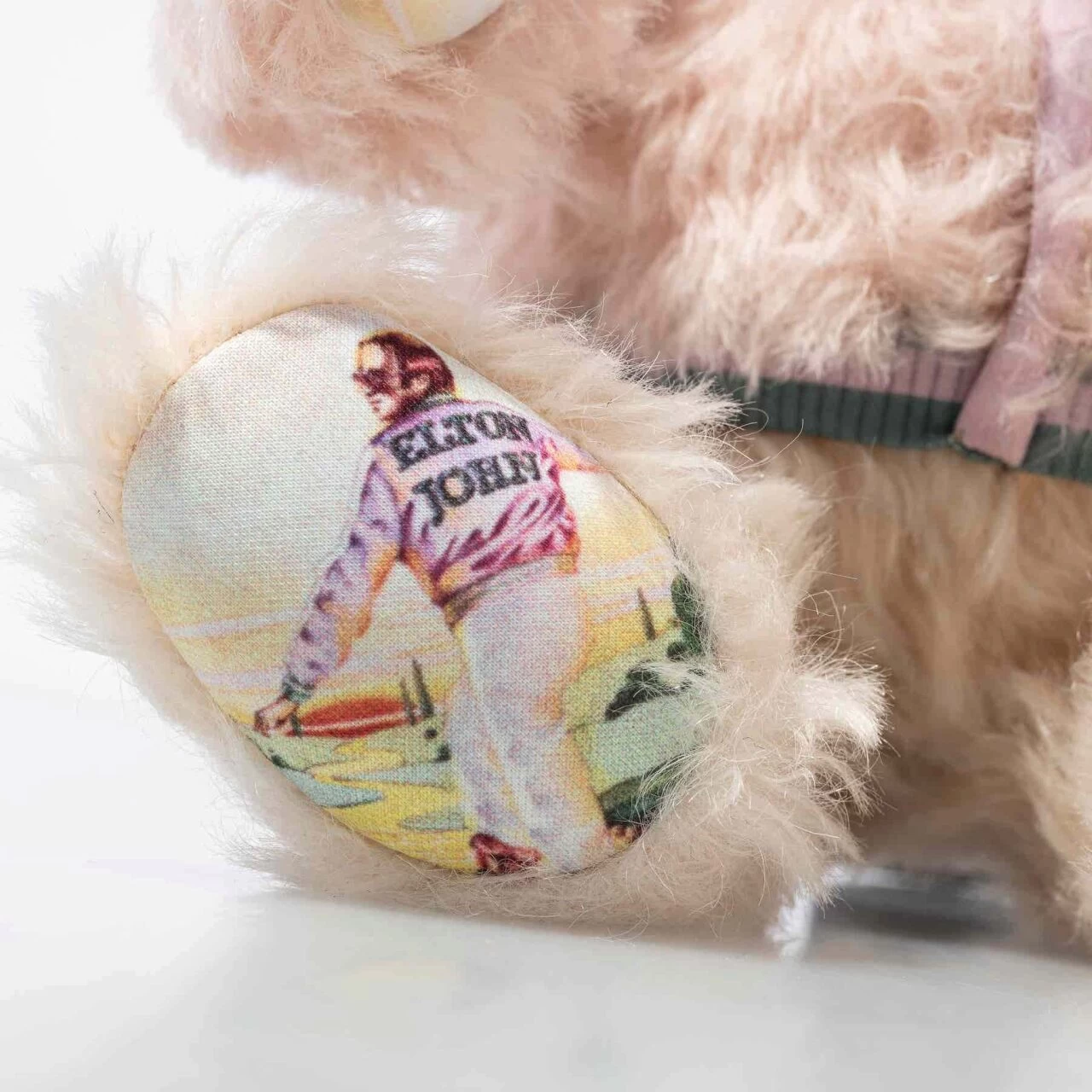 STEIFF 355882 Steiff Rocks! Elton John, 28 Cm 7 STEIFF 355882 Steiff Rocks! Elton John, 28 Cm – Bild 5